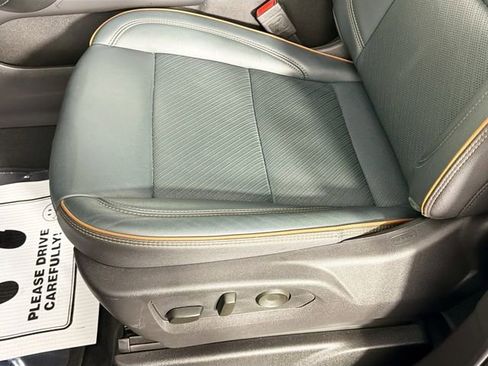 Used 2025 GMC Yukon XL AT4 image 21