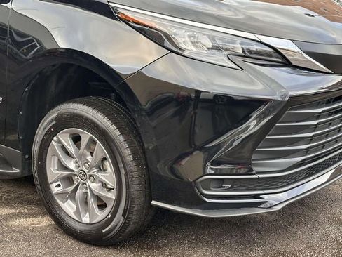 Used 2026 Toyota Sienna LE image 13