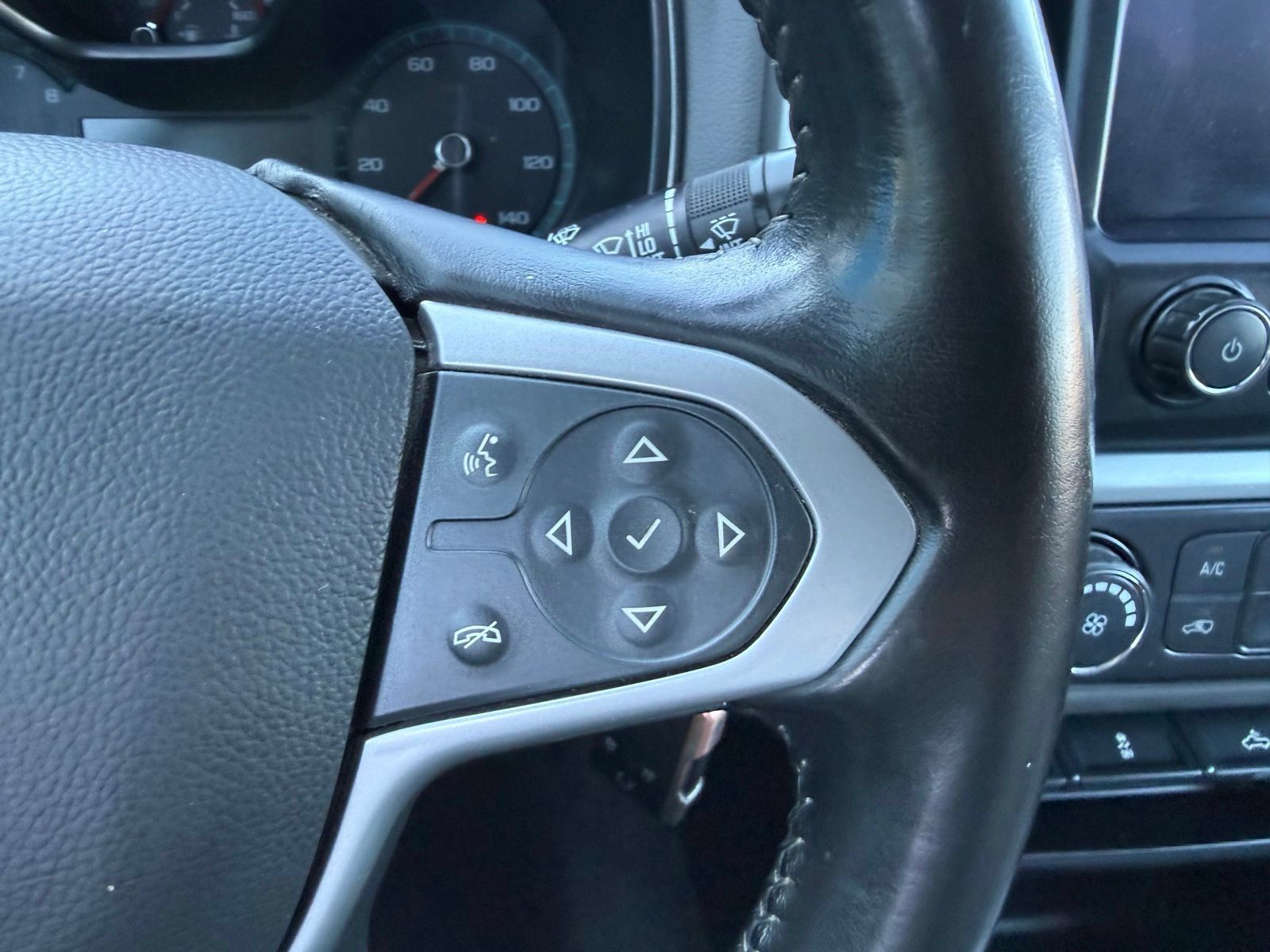 Used 2020 Chevrolet Colorado LT AWD/4WD image 16