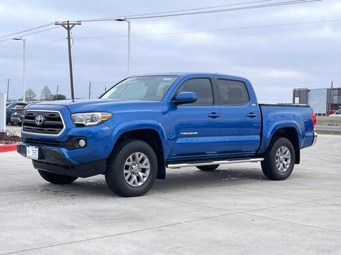 Used 2017 Toyota Tacoma SR5 image 2