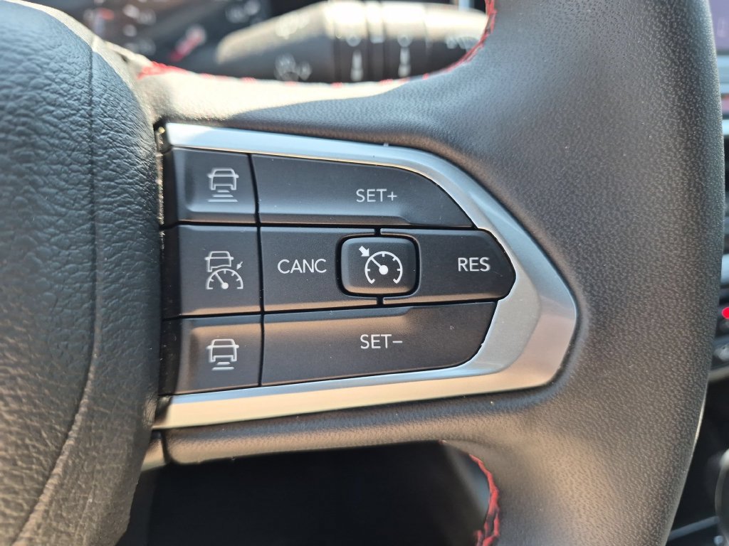 Used 2025 Jeep Compass Trailhawk AWD/4WD image 20
