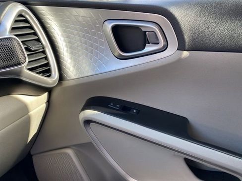 Used 2023 Kia Soul LX image 25