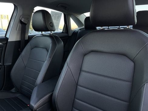 Certified 2023 Volkswagen Jetta SE w/ Panoramic Sunroof Package image 15