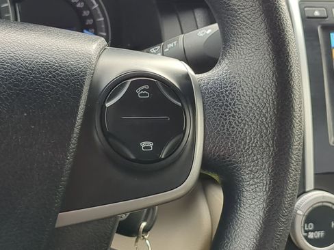 Used 2013 Toyota Camry LE image 18