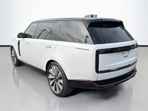 Used 2025 Land Rover Range Rover SV image 3