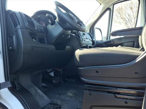 Used 2025 RAM ProMaster 2500 w/ Convenience Group image 11