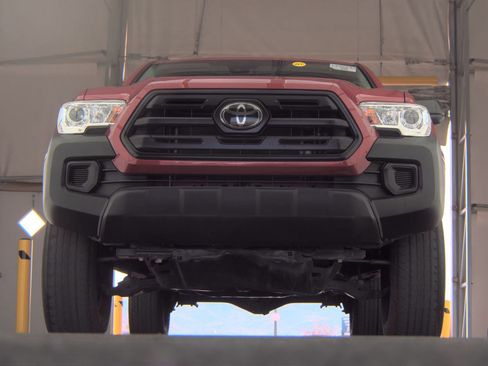 Used 2019 Toyota Tacoma SR image 4