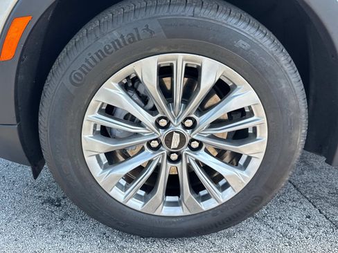 Used 2025 Cadillac XT4 Premium Luxury image 10