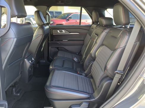 Used 2025 Ford Explorer ST-Line w/ ST-Line Street Pack image 30