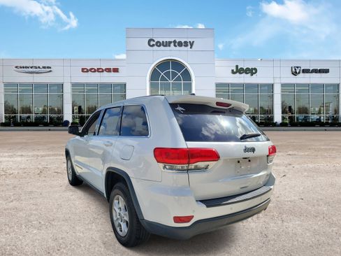 Used 2017 Jeep Grand Cherokee Laredo RWD image 2