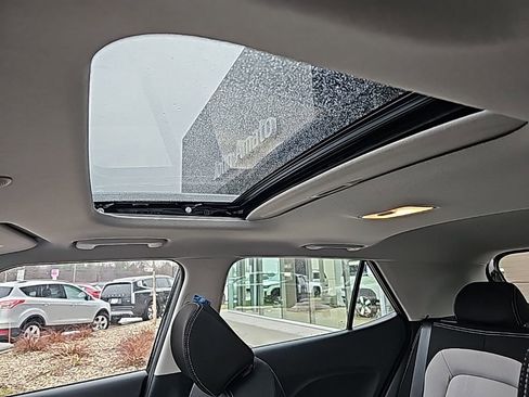 New 2026 Hyundai Venue SEL FWD image 28