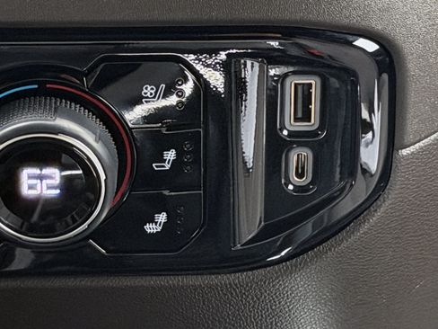 Used 2023 Chevrolet Silverado 1500 LTZ AWD/4WD image 11