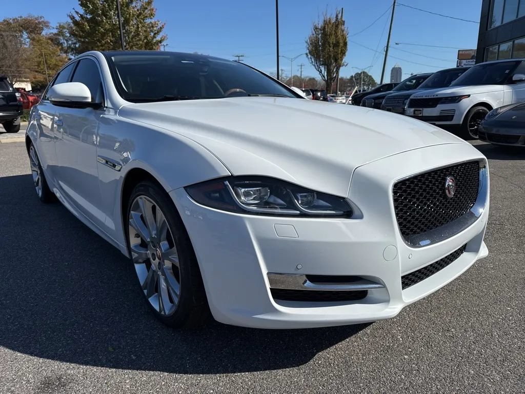 Used 2019 Jaguar XJ R-Sport AWD/4WD image 6