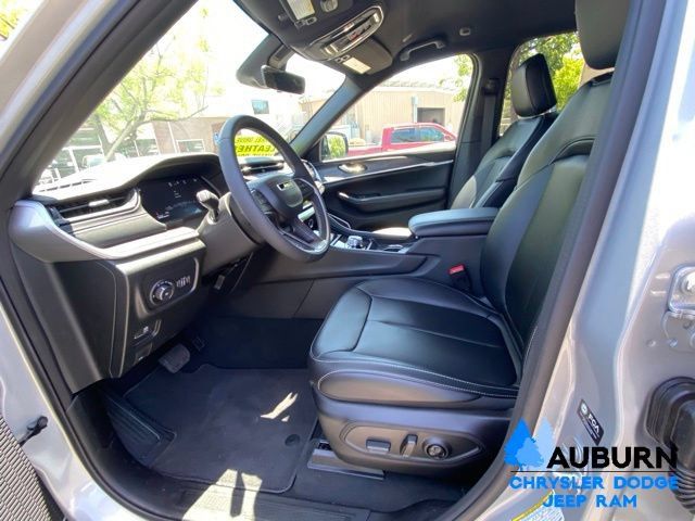 Used 2026 Jeep Grand Cherokee Limited AWD/4WD image 31