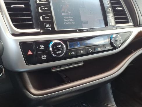 Used 2016 Toyota Highlander Limited w/ Driver Technology Package AWD/4WD image 15