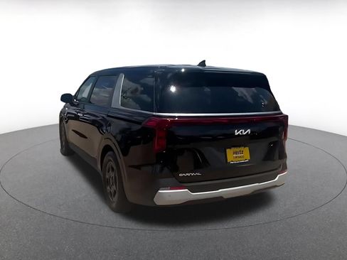 Used 2026 Kia Carnival FWD image 10