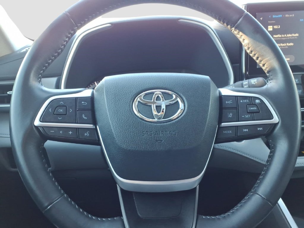 Used 2024 Toyota Highlander XLE FWD image 22