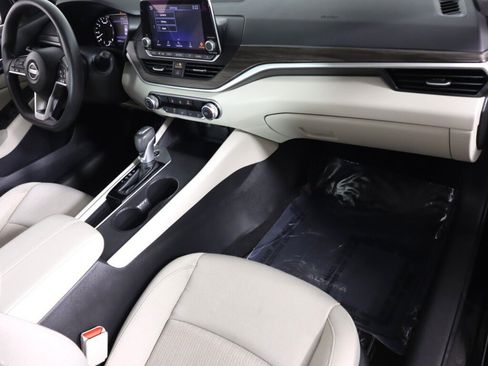Used 2025 Nissan Altima 2.5 SV FWD image 38