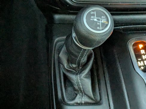 Used 2024 Jeep Wrangler Unlimited Sahara w/ Safety Group AWD/4WD image 25