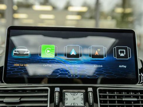 Used 2018 Mercedes-Benz GLS 450 4MATIC w/ Premium Package image 19