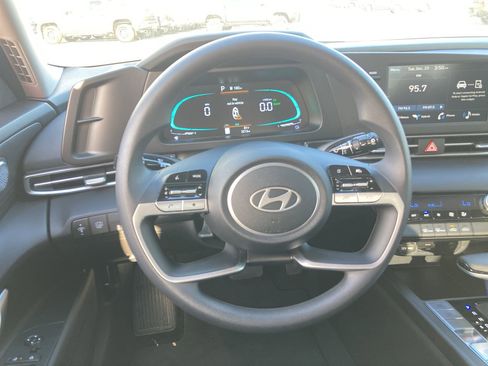 Used 2025 Hyundai Elantra Blue image 11