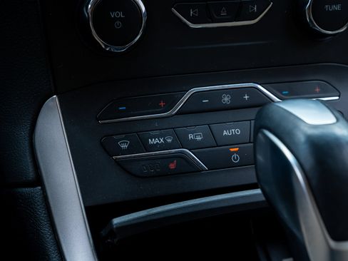 Used 2018 Ford Edge SEL w/ Equipment Group 201A FWD image 14