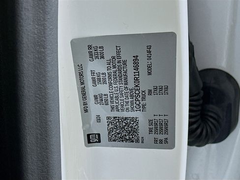 Used 2024 Chevrolet Colorado LT w/ LT Convenience Package image 12