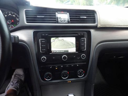 Used 2014 Volkswagen Passat 1.8T SE FWD image 7