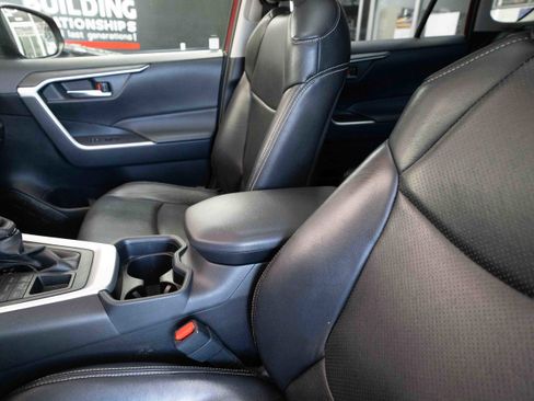 Used 2019 Toyota RAV4 XLE w/ Convenience Package AWD/4WD image 10