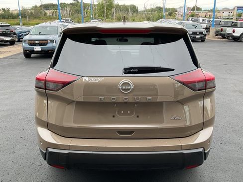 Used 2025 Nissan Rogue SV AWD/4WD image 6