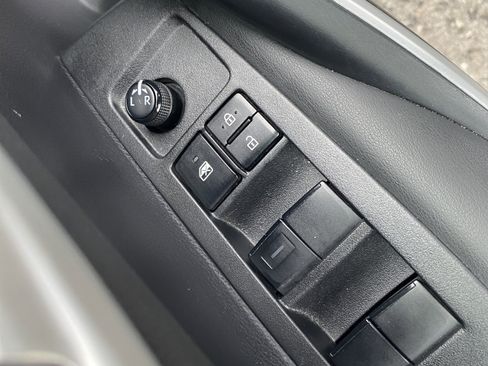 Used 2022 Toyota Corolla SE w/ SE Premium Package image 18