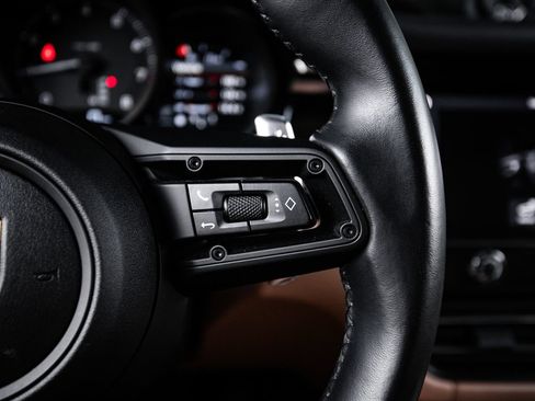 Certified 2024 Porsche Macan AWD/4WD image 16