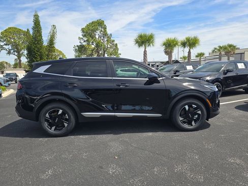 New 2026 Kia Sportage LX image 9