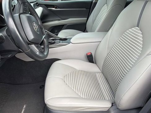 Used 2023 Toyota Camry SE image 16