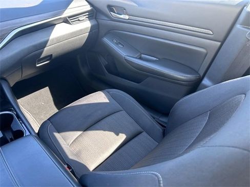 Used 2024 Nissan Altima 2.5 SV image 15