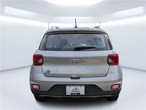 Certified 2025 Hyundai Venue SEL FWD image 4