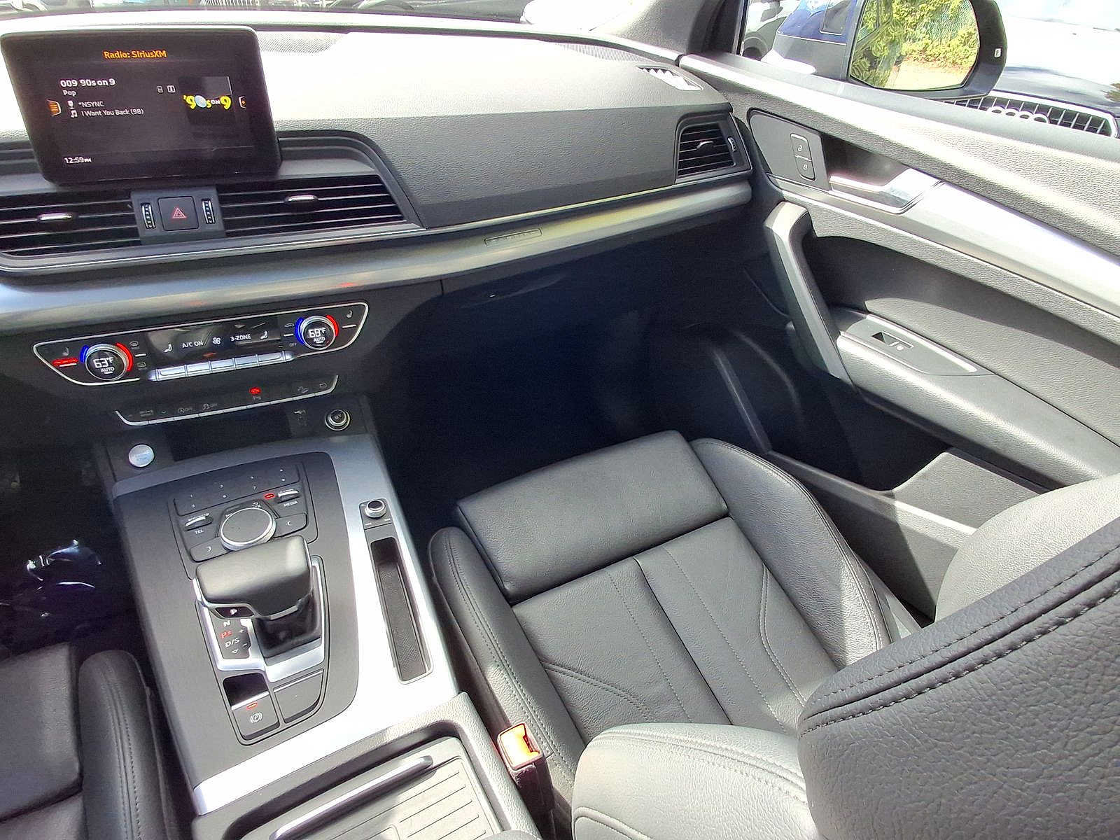 Used 2020 Audi Q5 2.0T Premium w/ Titanium Sport Package AWD/4WD image 11