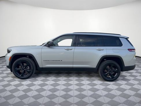 Used 2025 Jeep Grand Cherokee L Limited w/ Luxury Tech Group II RWD image 2