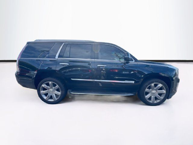 Used 2017 Cadillac Escalade Luxury AWD/4WD image 10