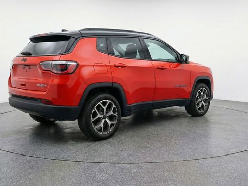 Used 2025 Jeep Compass Limited image 9