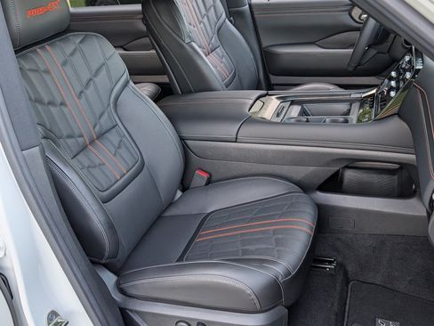 Used 2026 Nissan Armada PRO-4X w/ Captain's Chari Seat Package AWD/4WD image 24