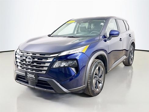 Used 2024 Nissan Rogue SV AWD/4WD image 4
