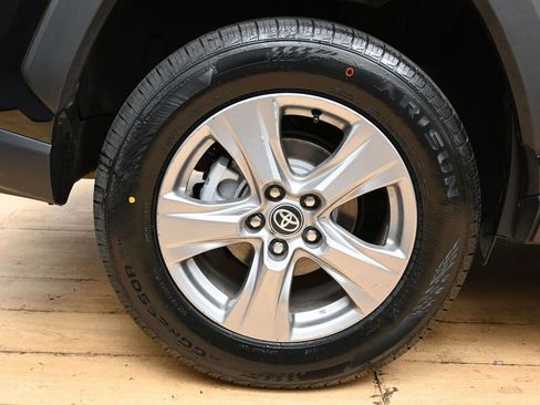 Used 2024 Toyota RAV4 XLE w/ Convenience Package FWD image 12