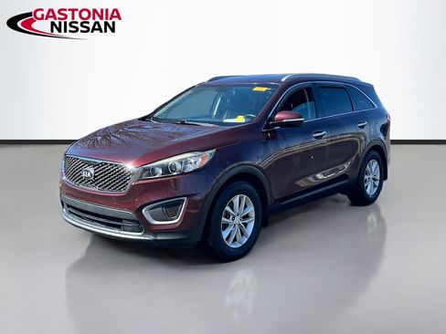 Used 2018 Kia Sorento LX image 3