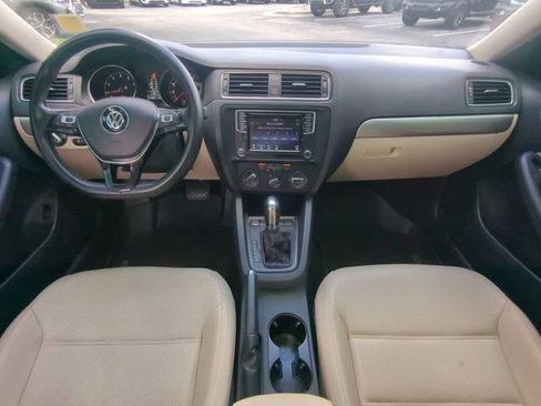 Used 2017 Volkswagen Jetta SE FWD image 15