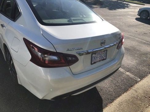 Certified 2018 Nissan Altima 2.5 SV w/ 2.5 SV Technology Package FWD image 12