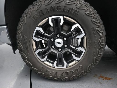Used 2025 Chevrolet Silverado 1500 LT w/ Protection Package AWD/4WD image 14