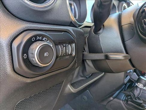 Used 2019 Jeep Wrangler Unlimited Sahara AWD/4WD image 16