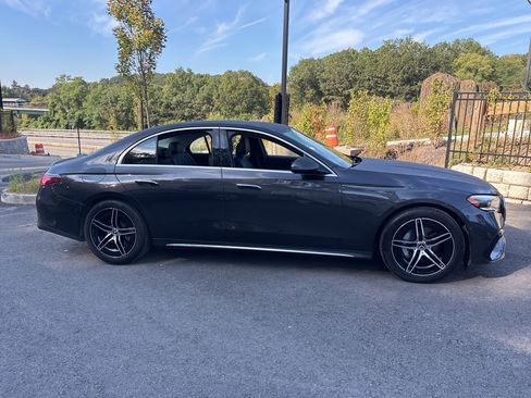 Used 2025 Mercedes-Benz E 350 4MATIC Sedan image 4