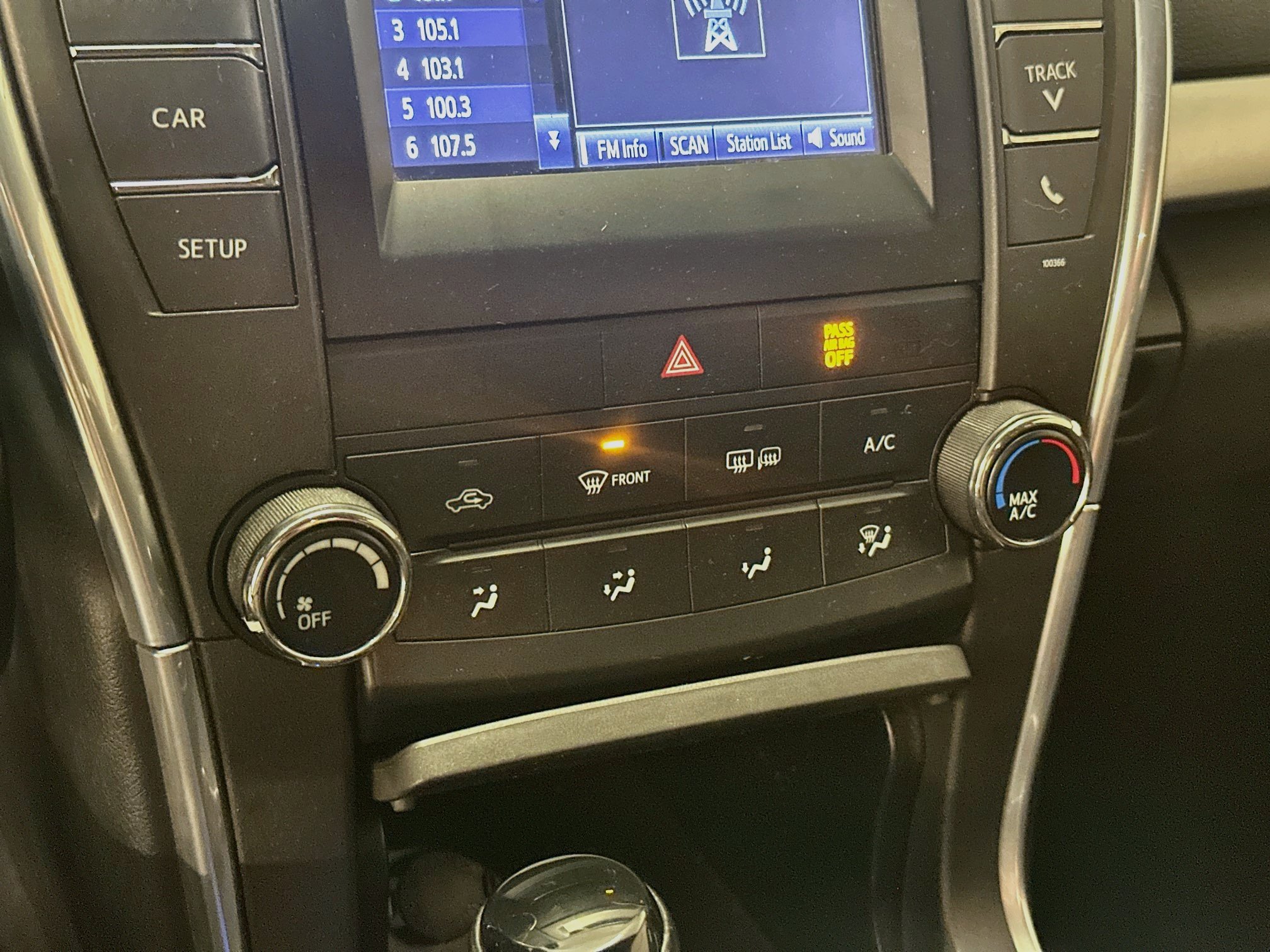 Used 2015 Toyota Camry SE FWD image 23